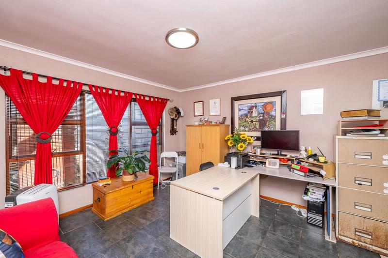 5 Bedroom Property for Sale in Morgenster Heights Western Cape